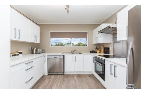 Photo of property in 1/52 Arran Road, Browns Bay, Auckland, 0630