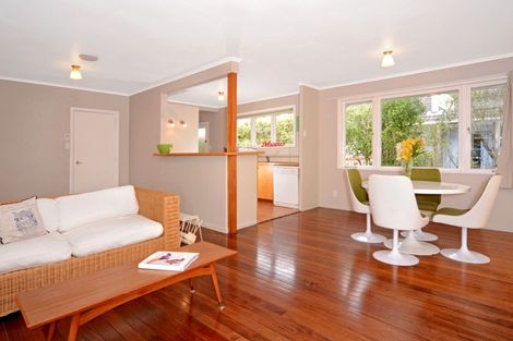 Photo of property in 2/16 Cresta Avenue, Beach Haven, Auckland, 0626
