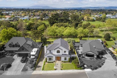 Photo of property in 11 The Oaks, Awapuni, Palmerston North, 4412