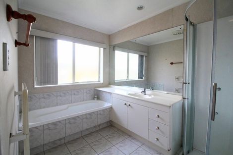 Photo of property in 65 Bob Charles Drive, Golflands, Auckland, 2013