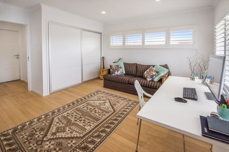 Photo of property in 2/41 Merani Street, Narrow Neck, Auckland, 0622