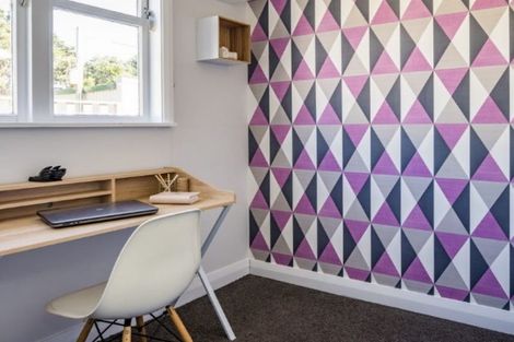 Photo of property in 206 Miromiro Road, Normandale, Lower Hutt, 5010