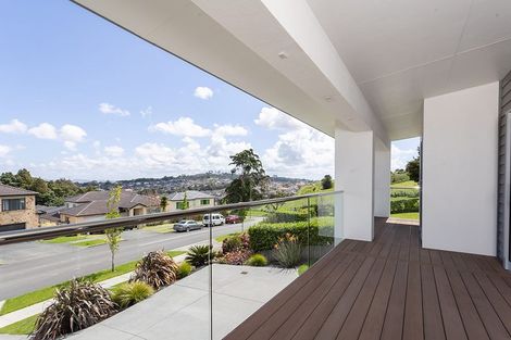 Photo of property in 4 Ravello Rise, Flat Bush, Auckland, 2019