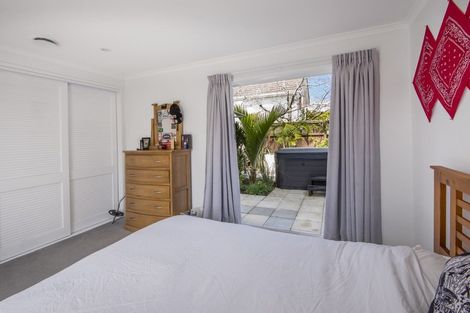 Photo of property in 2/41 Merani Street, Narrow Neck, Auckland, 0622