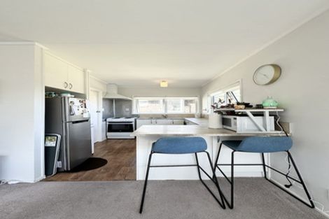 Photo of property in 1/5 Finn Place, Totara Vale, Auckland, 0629