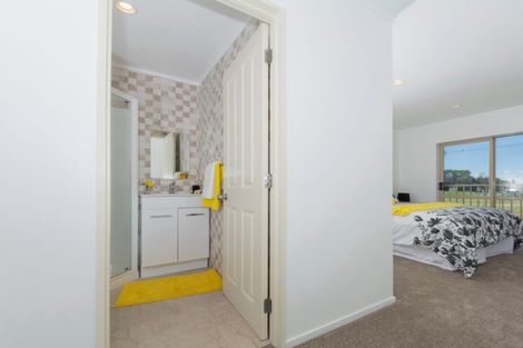 Photo of property in 9 Lockington Avenue, Henderson, Auckland, 0612