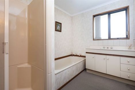 Photo of property in 2/2a Thorrington Road, Cashmere, Christchurch, 8022