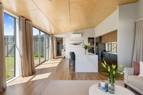 Photo of property in 13 Barnfields Close, Halswell, Christchurch, 8025