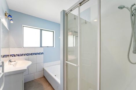 Photo of property in 10 Comeskey Grove, Elderslea, Upper Hutt, 5018