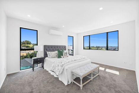 Photo of property in 36 Mcwhirters Farm Lane, Massey, Auckland, 0614