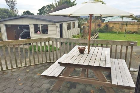 Photo of property in 18 Pine Avenue, Henderson, Auckland, 0612