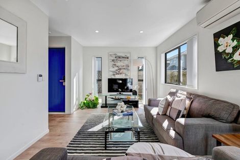 Photo of property in 4 William Bayes Place, Red Beach, 0932