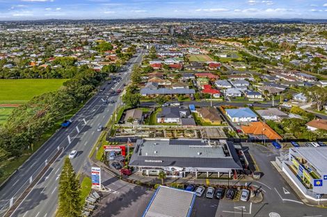 Photo of property in 3370 Great North Road, Glen Eden, Auckland, 0602