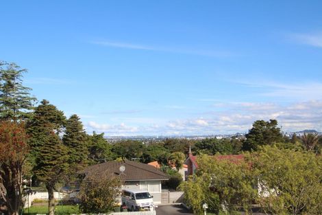 Photo of property in 23 Holland Road, Hillcrest, Auckland, 0627