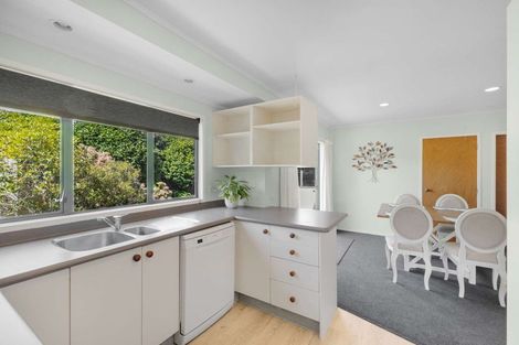 Photo of property in 6 Pararewa Drive, Whalers Gate, New Plymouth, 4310