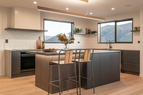 Photo of property in 18 Fenton Avenue, Wanaka, 9305