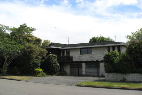 Photo of property in 4 Hillcrest Place Avonhead Christchurch City