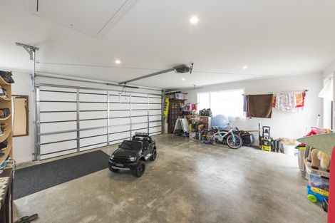 Photo of property in 4 Cyprus Place, Fitzherbert, Palmerston North, 4410