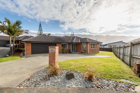 Photo of property in 16 Mcwhirters Farm Lane, Massey, Auckland, 0614