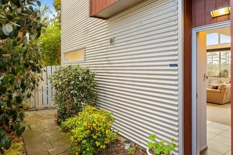 Photo of property in 76h Edmonton Road, Henderson, Auckland, 0612