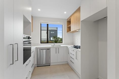 Photo of property in 16 Park Green Avenue, Rosehill, Papakura, 2113