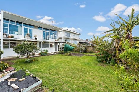 Photo of property in 81 Forrest Hill Road, Milford, Auckland, 0620