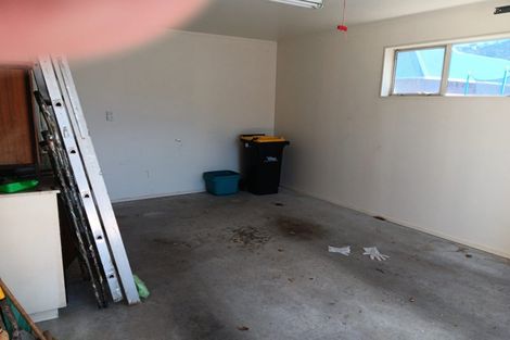 Photo of property in 187 The Parade, Island Bay, Wellington, 6023