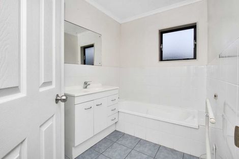 Photo of property in 72b Manuroa Road, Takanini, 2112