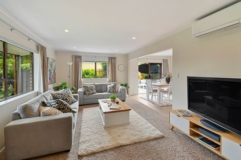 Photo of property in 10 Dalkeith Place, Opaheke, Papakura, 2113