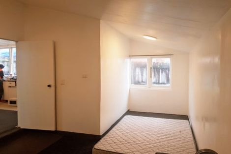 Photo of property in 16 Albert Road, Kelston, Auckland, 0602