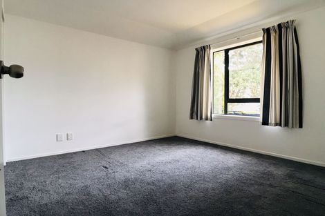 Photo of property in 2/36 John Jennings Drive, Oteha, Auckland, 0632