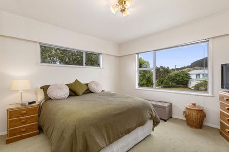 Photo of property in 64 Raroa Terrace, Tawa, Wellington, 5028