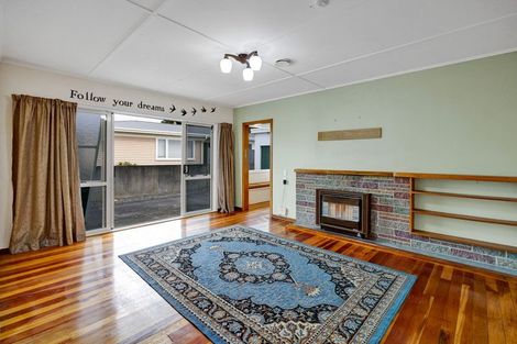 Photo of property in 2 Charles Major Place, Hawera, 4610