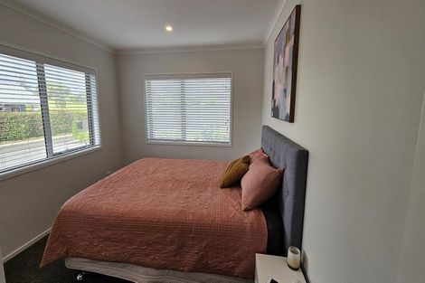 Photo of property in 13 Birdie Lane, Waiwhakaiho, New Plymouth, 4312