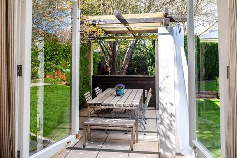 Photo of property in 42 Holly Road, St Albans, Christchurch, 8014