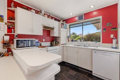 Photo of property in 9 Neri Crescent, Pomare, Rotorua, 3015