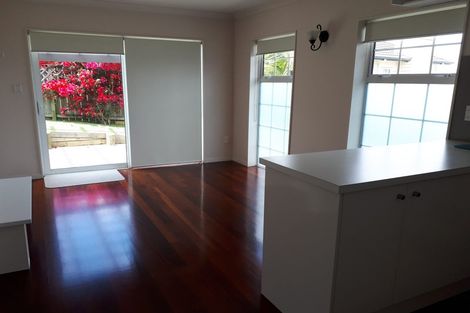 Photo of property in 74 Travis View Drive, Fairview Heights, Auckland, 0632