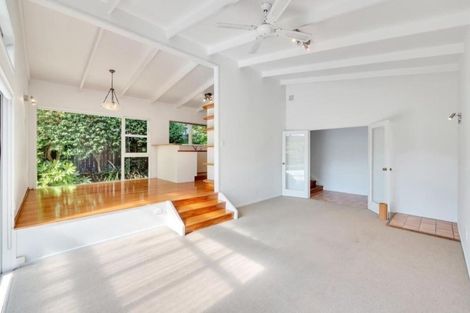 Photo of property in 42 Woodstock Road, Forrest Hill, Auckland, 0620