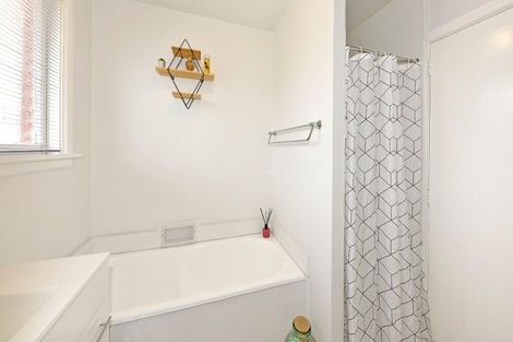 Photo of property in 16 Adams Place, Woolston, Christchurch, 8023