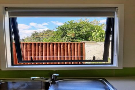 Photo of property in 39 Divich Avenue, Te Atatu South, Auckland, 0610