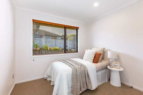 Photo of property in 5 Paparoa Crescent, Aotea, Porirua, 5024