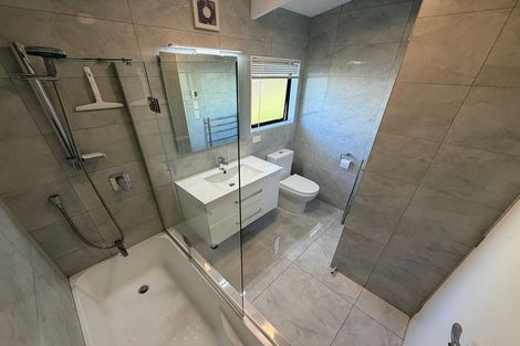 Photo of property in 5 Kearney Place, Massey, Auckland, 0614