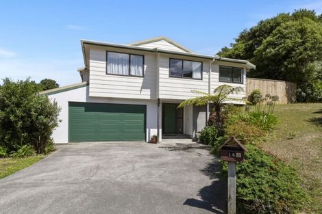 Photo of property in 14 Cullen Place, Tawa, Wellington, 5028