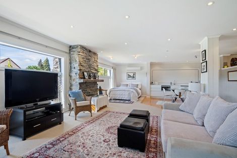 Photo of property in 33 Sargood Drive, Wanaka, 9305