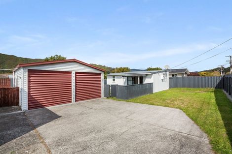 Photo of property in 188 Wellington Road, Wainuiomata, Lower Hutt, 5014