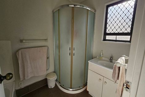 Photo of property in 19a Crystal Avenue, Glendene, Auckland, 0602