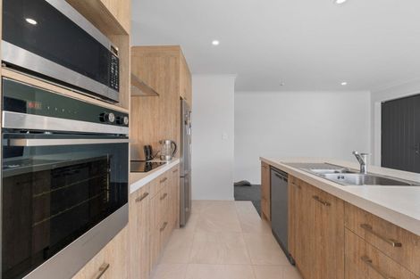 Photo of property in 9 Te Piriti Road, One Tree Point, 0118