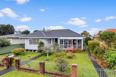 Photo of property in 12 Taikata Road, Te Atatu Peninsula, Auckland, 0610