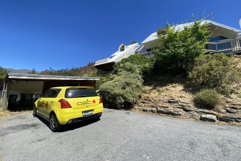 Photo of property in 12 Lordens Place, Fernhill, Queenstown, 9300