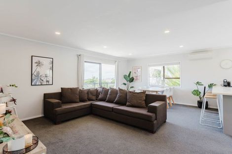 Photo of property in 7 John Dee Crescent, Red Beach, 0932